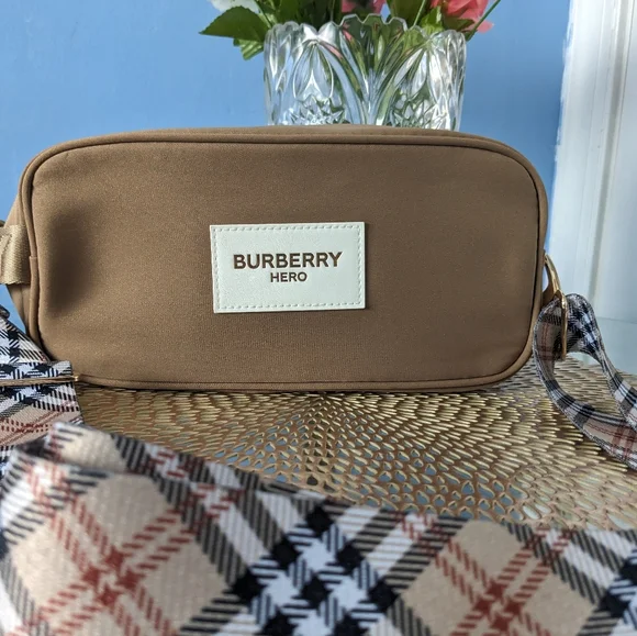 Burberry - Picture 4 of 10
